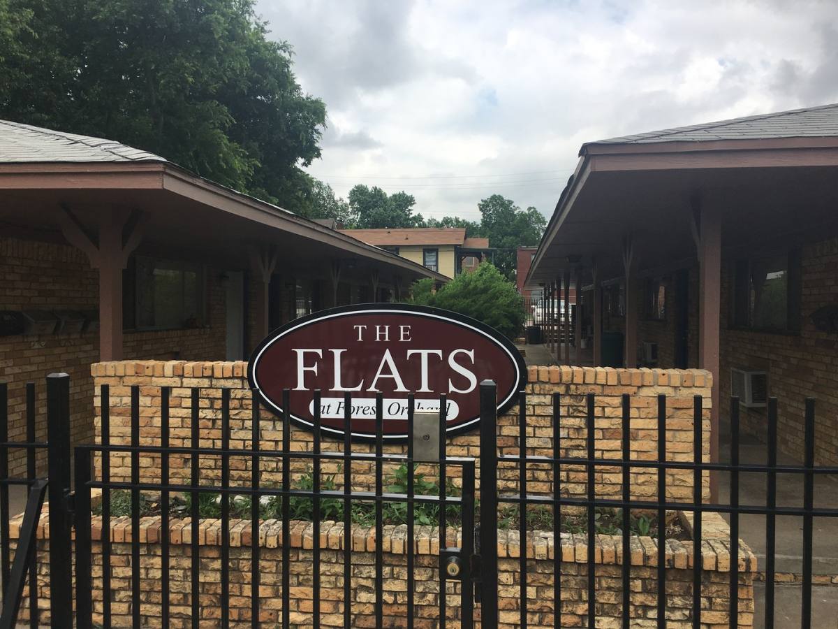 Apartment for rent at 1125-1127 S Quincy, Tulsa, OK 74120