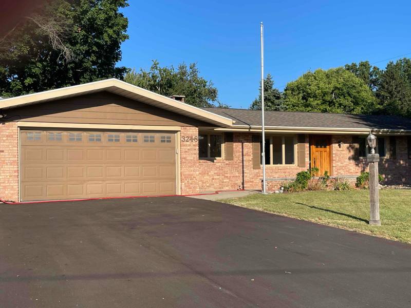 House for rent at 3248 W Valleyview Dr, Saint Joseph, MI 49085
