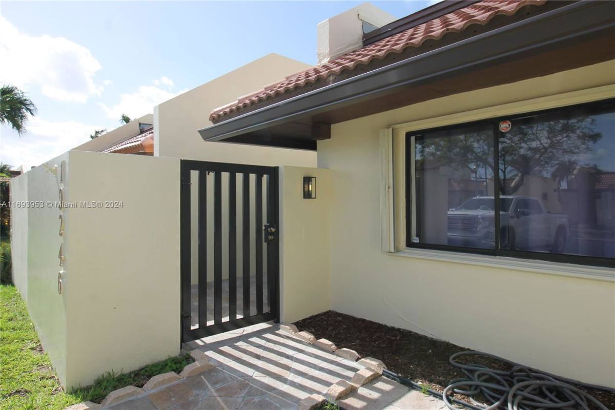 Townhouse for rent at 19246 NW 64th Court, Hialeah, FL 33015