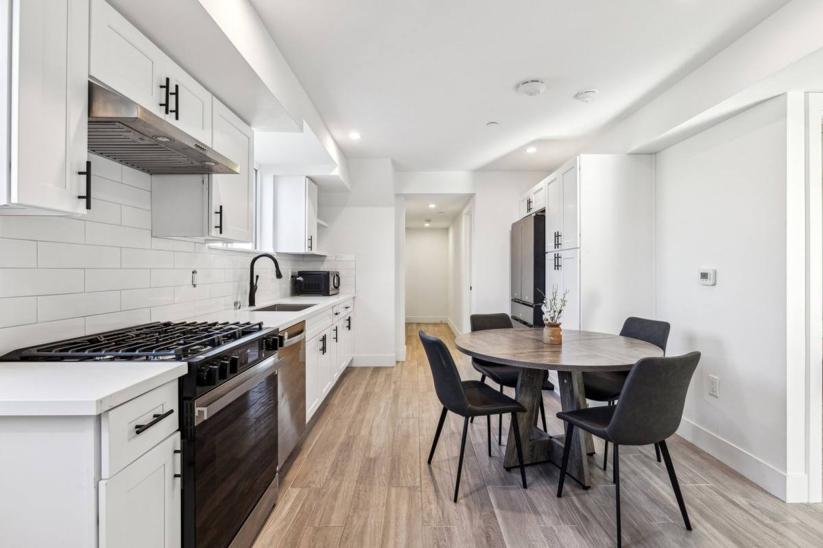 Apartment for rent at 3505 Raymond Ave, Los Angeles, CA 90007