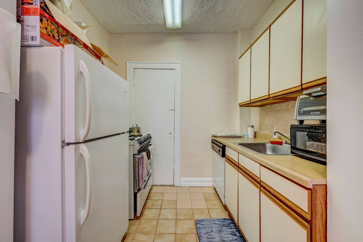 Apartment for rent at 2450 Overlook Rd, Cleveland, OH 44106