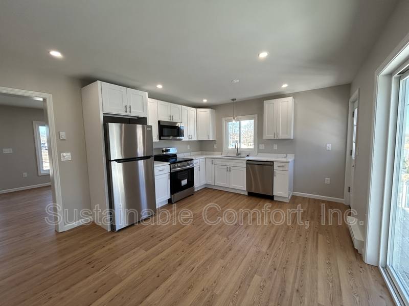 Townhouse for rent at 27 County St #1, Worcester, MA 01604