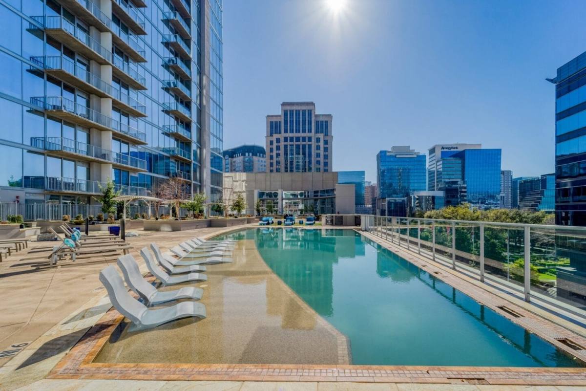 Apartment for rent at 2727 McKinnon St #B6-27, Dallas, TX 75201