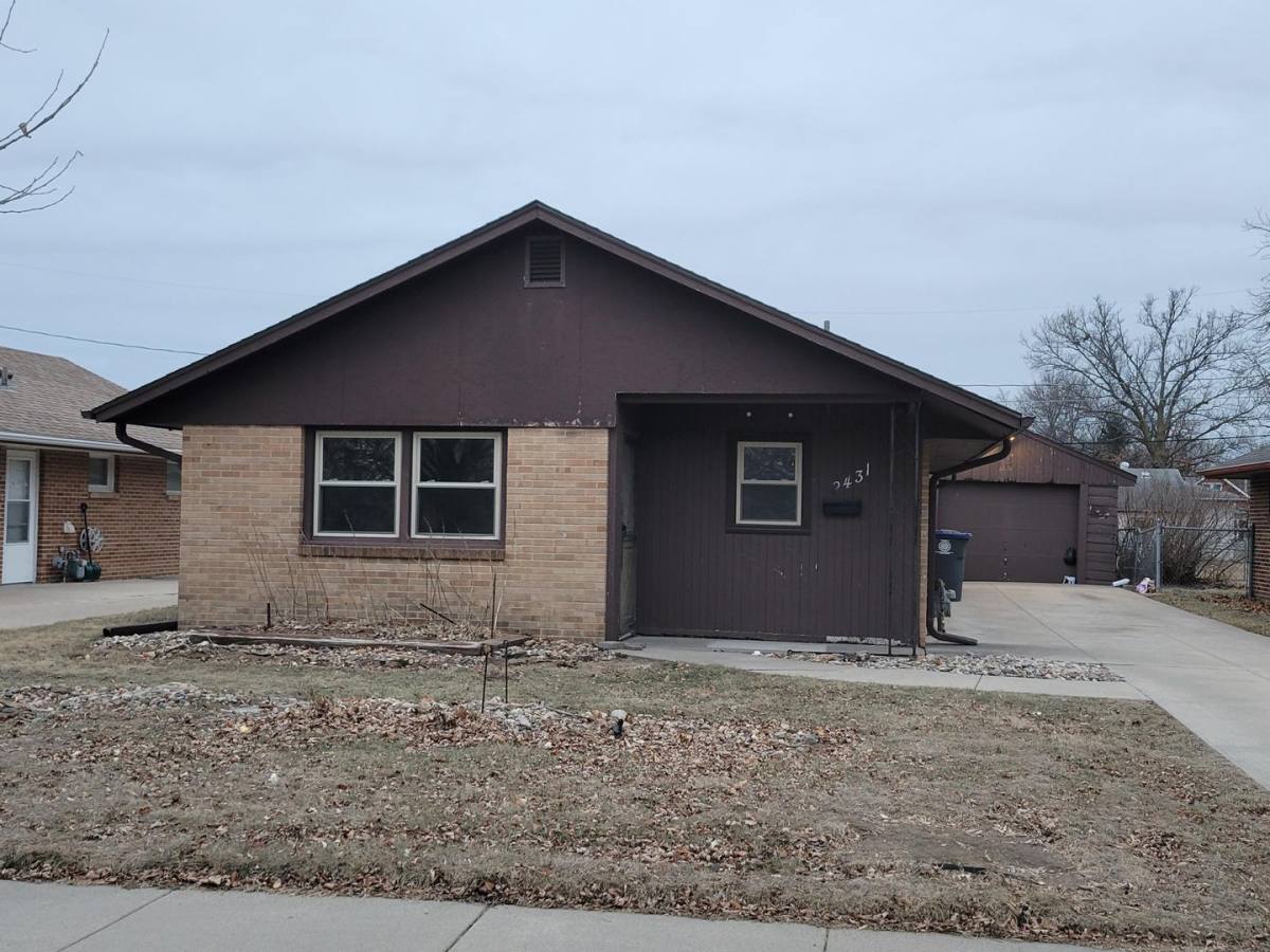 House for rent at 2431 Ave I, Council Bluffs, IA 51501