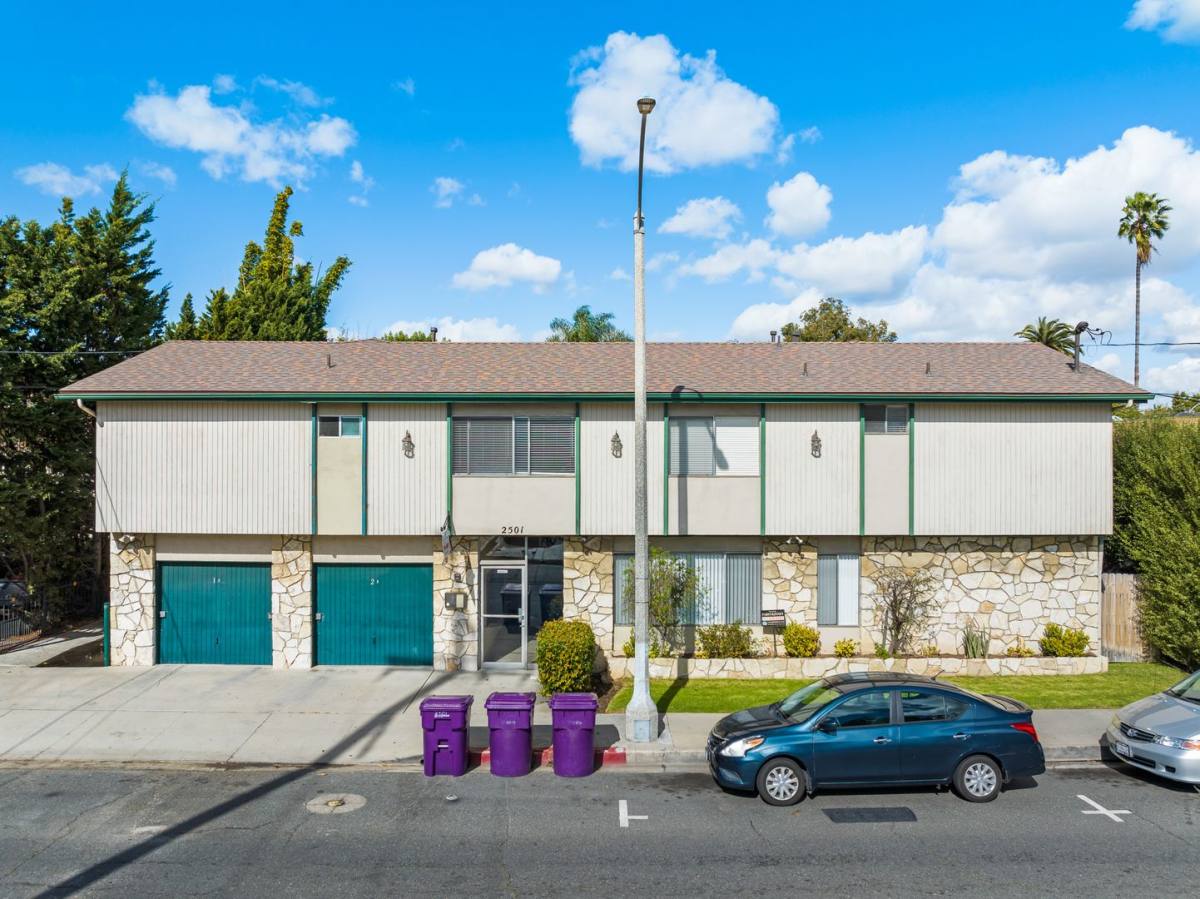 Apartment for rent at 2501 E 4th St, Long Beach, CA 90814