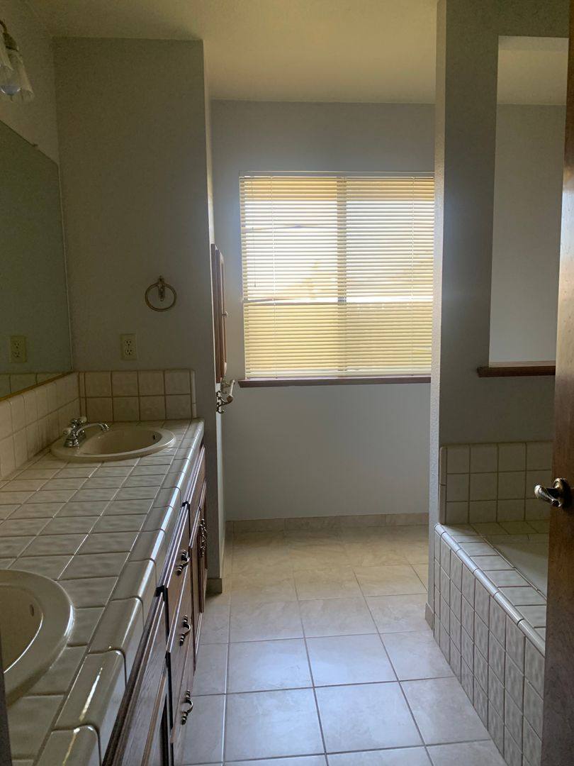 House for rent at 558 E Birch Ave, Hanford, CA 93230
