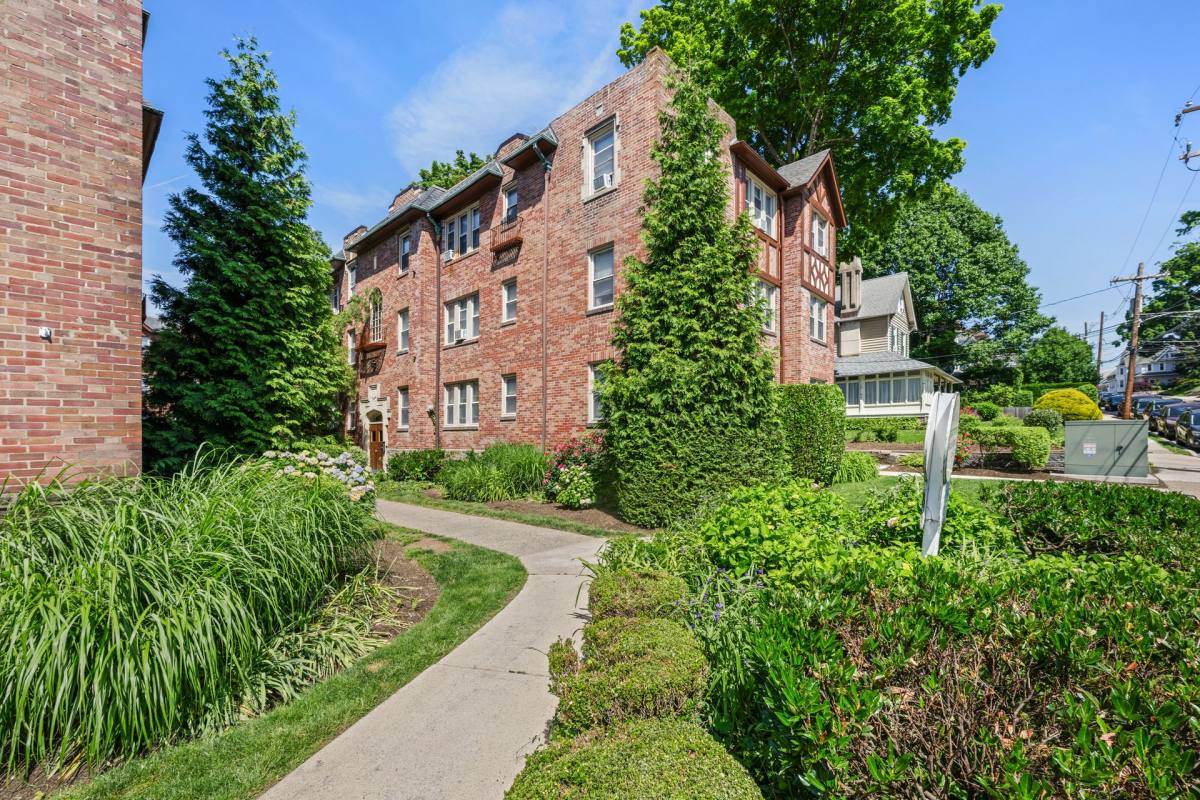 Metropolitan Narberth Hall, 300 N Essex Ave, Narberth, PA 19072 - Apartment for Rent - Image 8