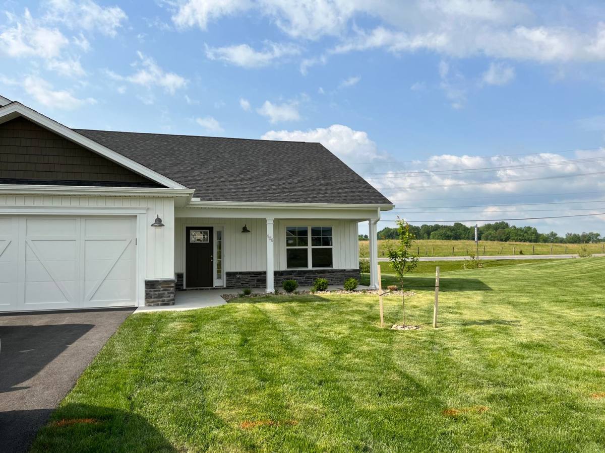 House for rent at 520 Dripping Spring Dr, Hedgesville, WV 25427