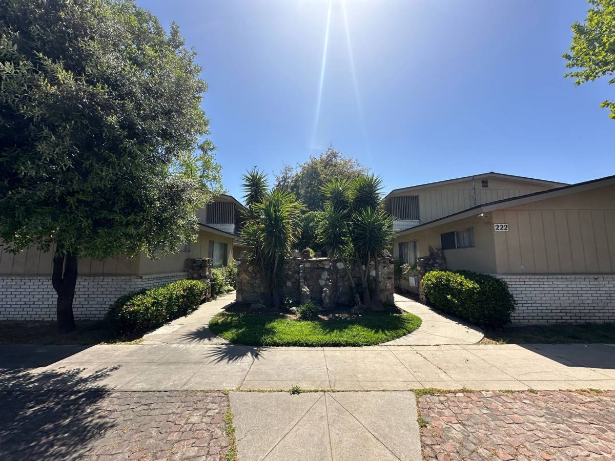Apartment for rent at 222 N C St, Madera, CA 93638