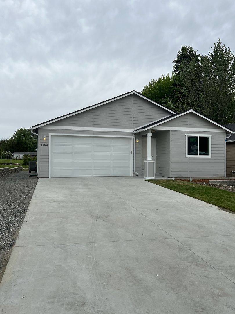 House for rent at 1163 S New Oak Lane, East Wenatchee, WA 98802