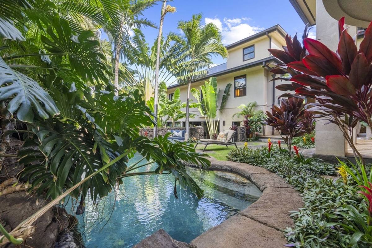 House for rent at 4017 Black Point Rd, Honolulu, HI 96816