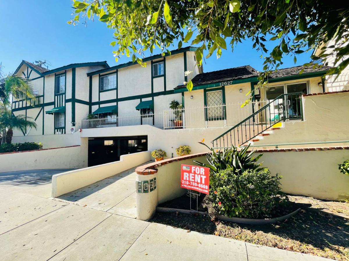 Apartment for rent at 12627 Eucalyptus Ave, Hawthorne, CA 90250