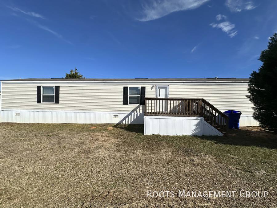 Apartment for rent at 1319 Hunters Mountain Parkway, Troy, AL 36079