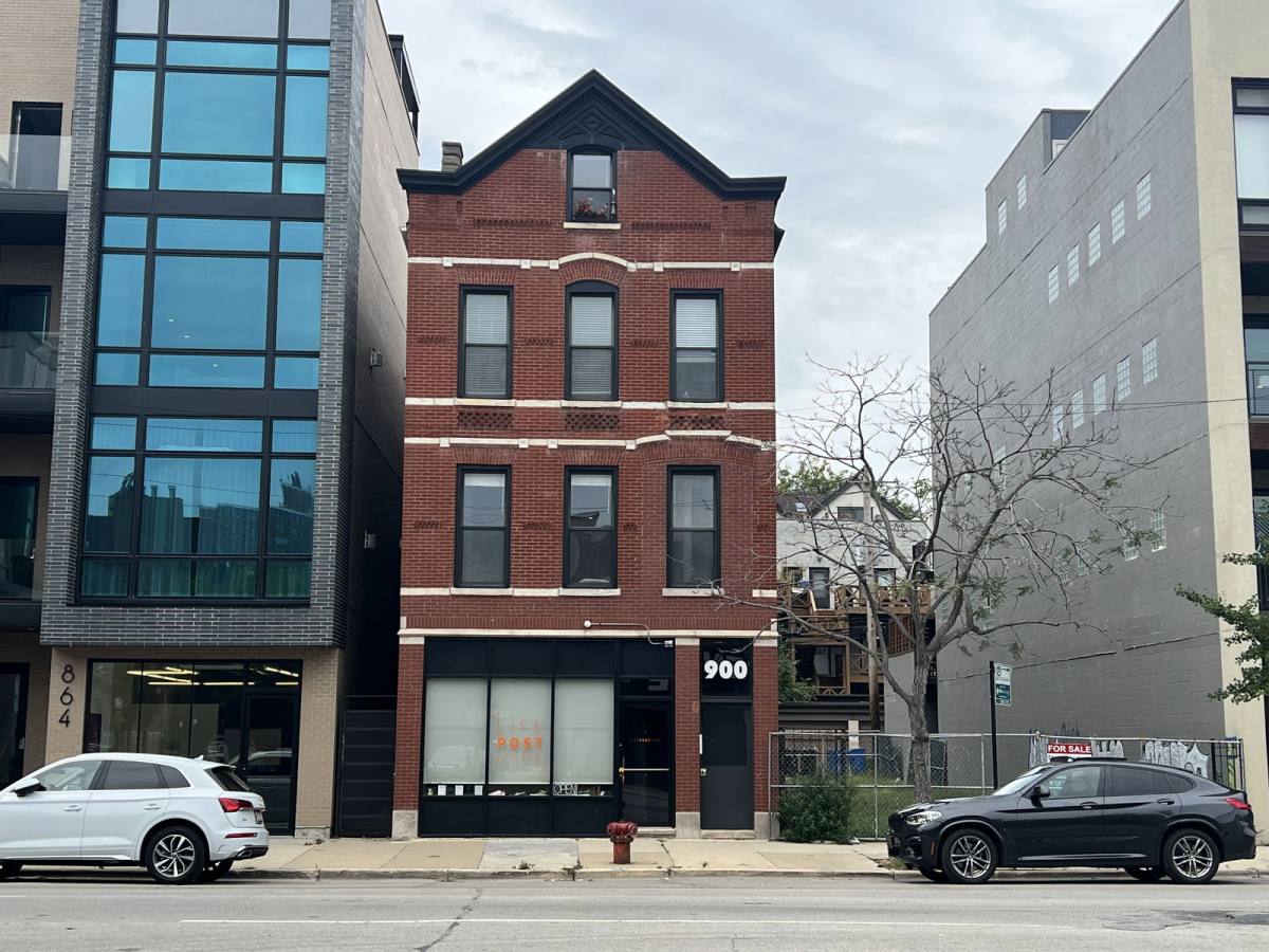 Apartment for rent at 900 N Ashland Ave #3, Chicago, IL 60622