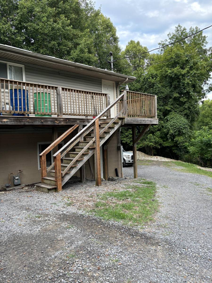 Apartment for rent at 36 Thomas Dr #3, Kingwood, WV 26537