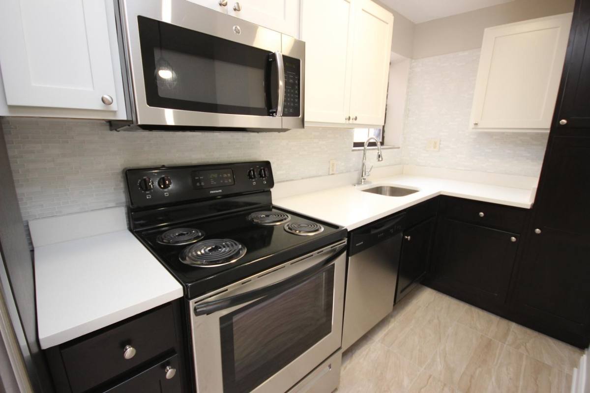 Apartment for rent at Shadyside, 5925 Fifth Ave, Pittsburgh, PA 15232