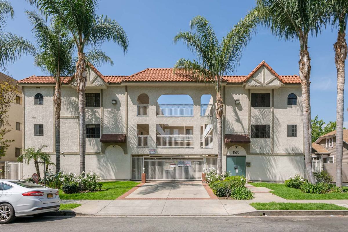 Apartment for rent at 1535 N Kenmore Ave, Los Angeles, CA 90027