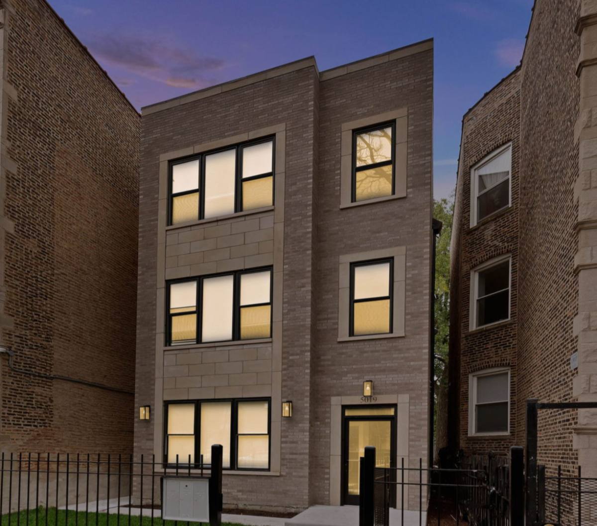 Apartment for rent at 5019 S Indiana Ave, Chicago, IL 60615