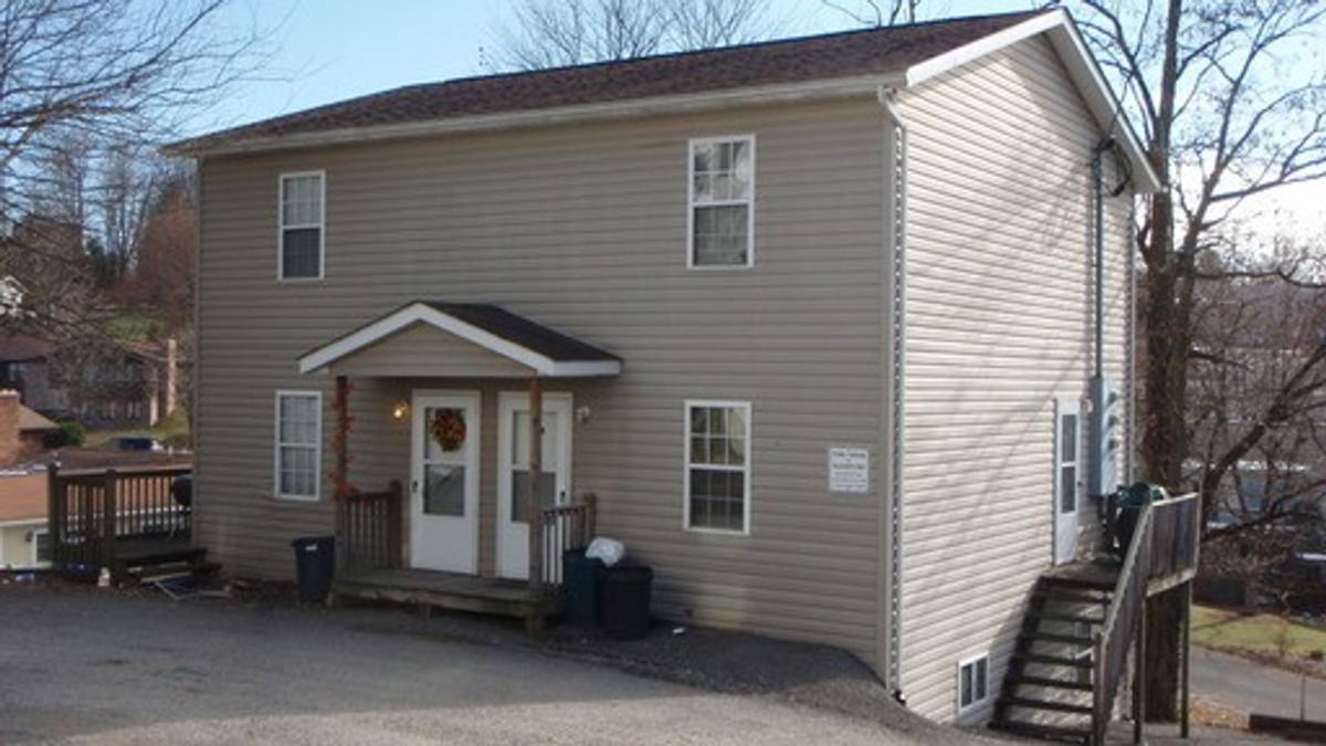 Apartment for rent at 1112 Burns Ave, Morgantown, WV 26505