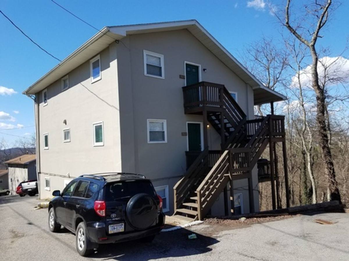 Apartment for rent at 361 Gilmore St, Morgantown, WV 26505