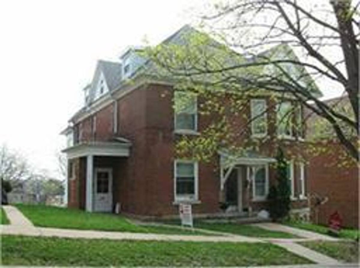 Apartment for rent at 716 Wilson, Dubuque, IA 52001