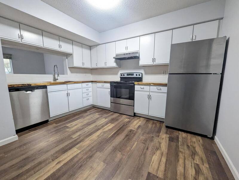 Townhouse for rent at 410 E 15th St #410C, Pella, IA 50219