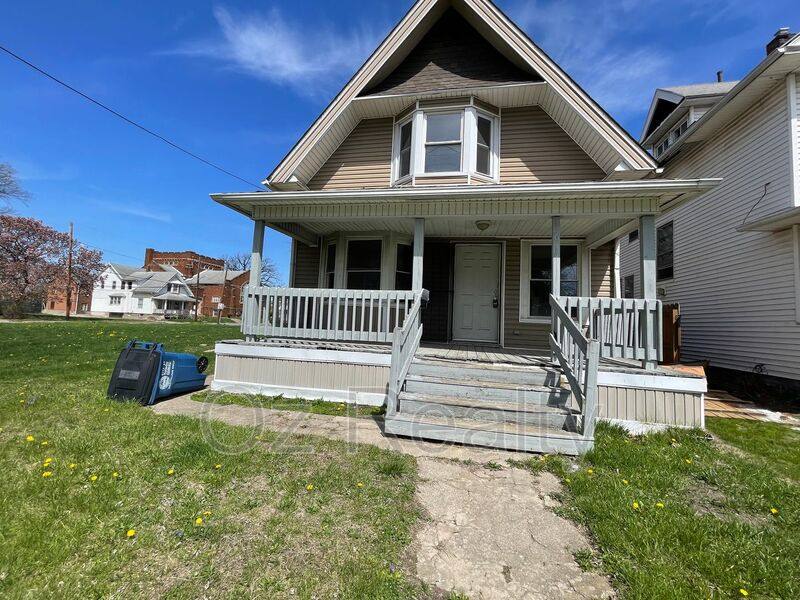 House for rent at 640 Nesslewood Ave, Toledo, OH 43610