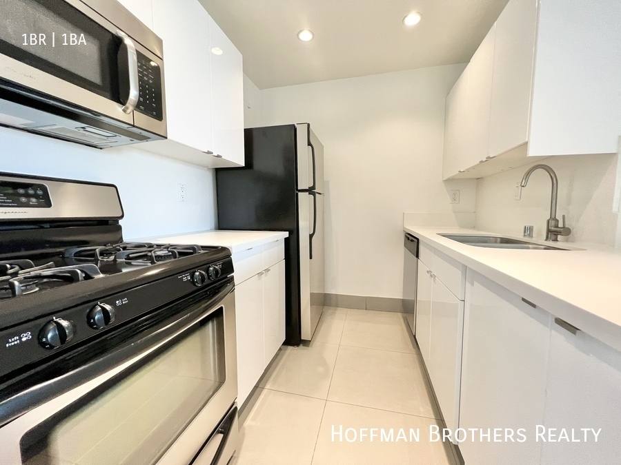 Apartment for rent at 8813 Burton Way #215, Los Angeles, CA 90004