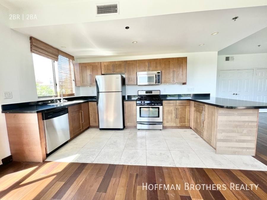 Apartment for rent at 8813 Burton Way #308, Los Angeles, CA 90048
