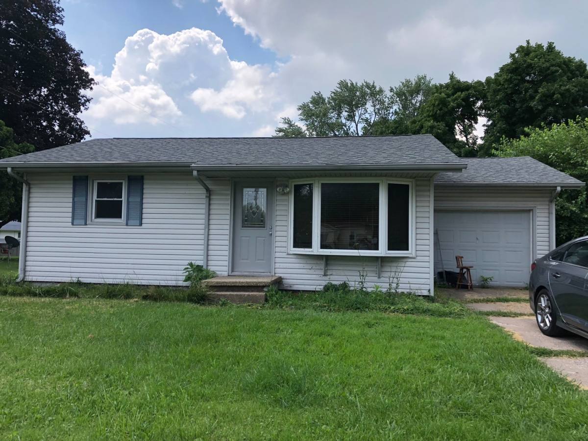 House for rent at 1522 39th Ave, Moline, IL 61265