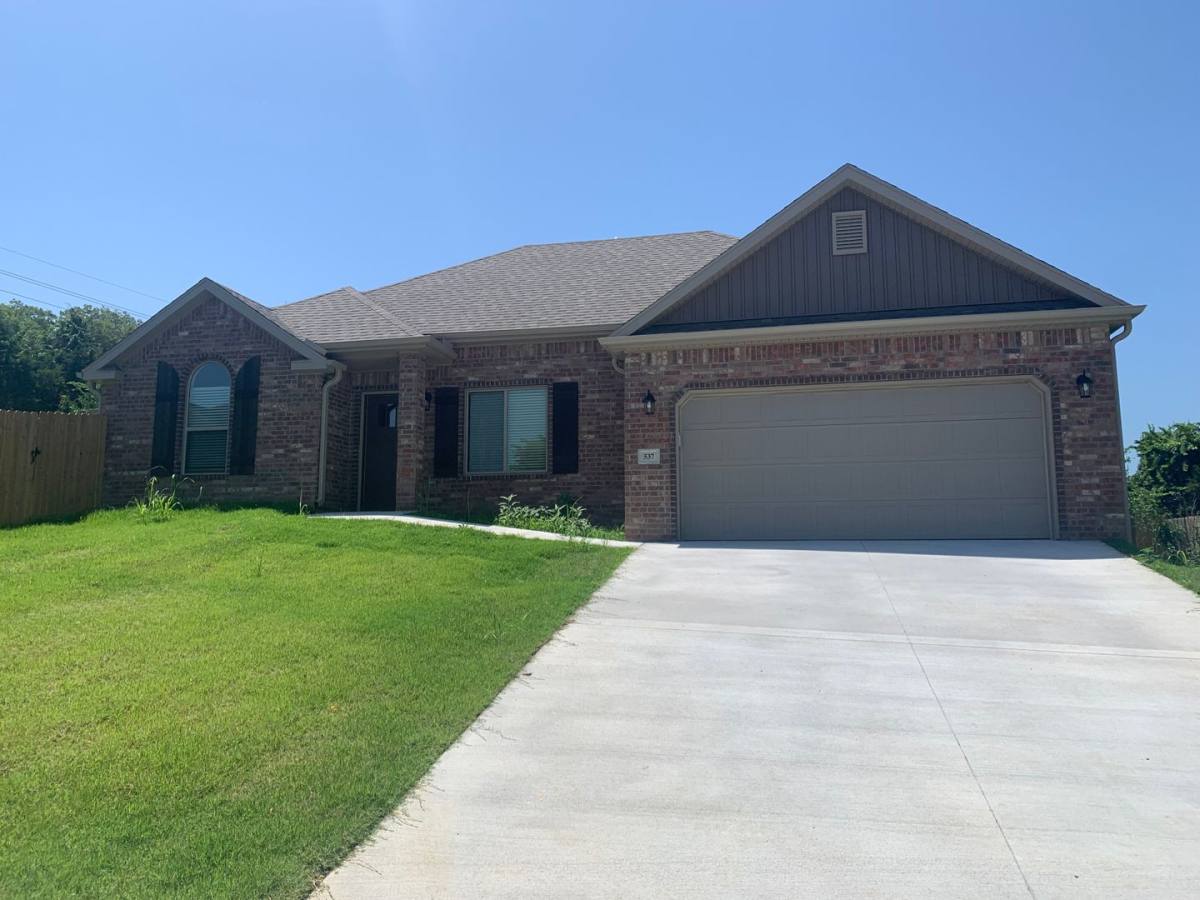 House for rent at 537 Buckboard Rd, West Fork, AR 72774