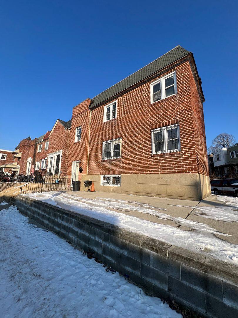 Apartment for rent at 1725 W Rockland St, Philadelphia, PA 19141