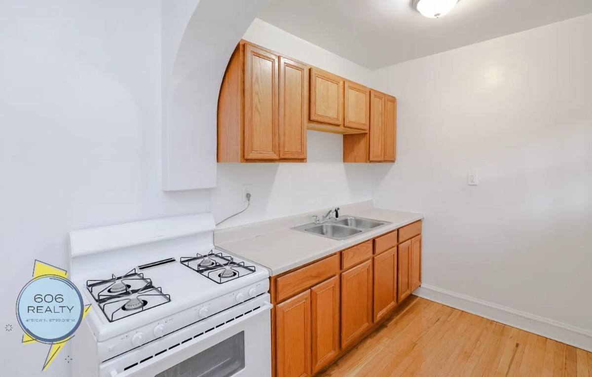 Apartment for rent at 2105-11 Grove Ave, Berwyn, IL 60402