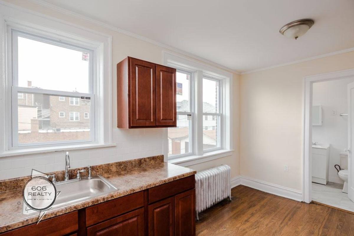 Apartment for rent at 5011-15 W Cermak Rd, Cicero, IL 60804