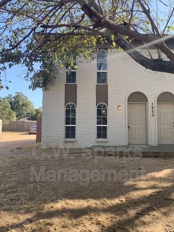 Apartment for rent at 1920 W Sanford St #A, Arlington, TX 76012