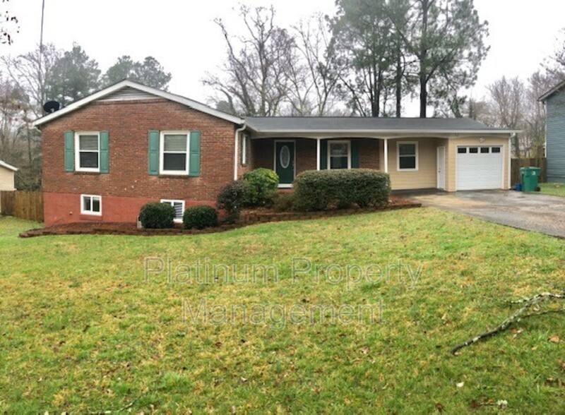 House for rent at 1979 Inverness Rd SE, Smyrna, GA 30080