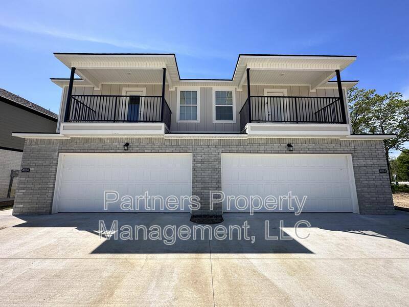 Townhouse for rent at 4235 W Santa Fe St #2, Fayetteville, AR 72704