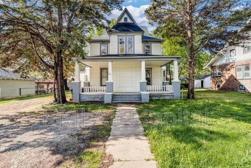 Apartment for rent at 911 W Central Ave #2, El Dorado, KS 67042