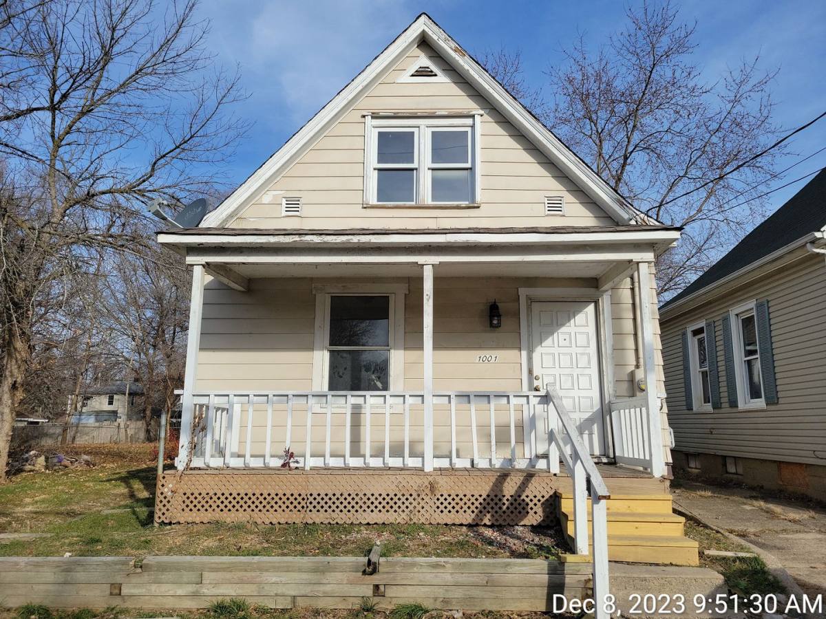 House for rent at 1001 W Brons Ave, Peoria, IL 61604
