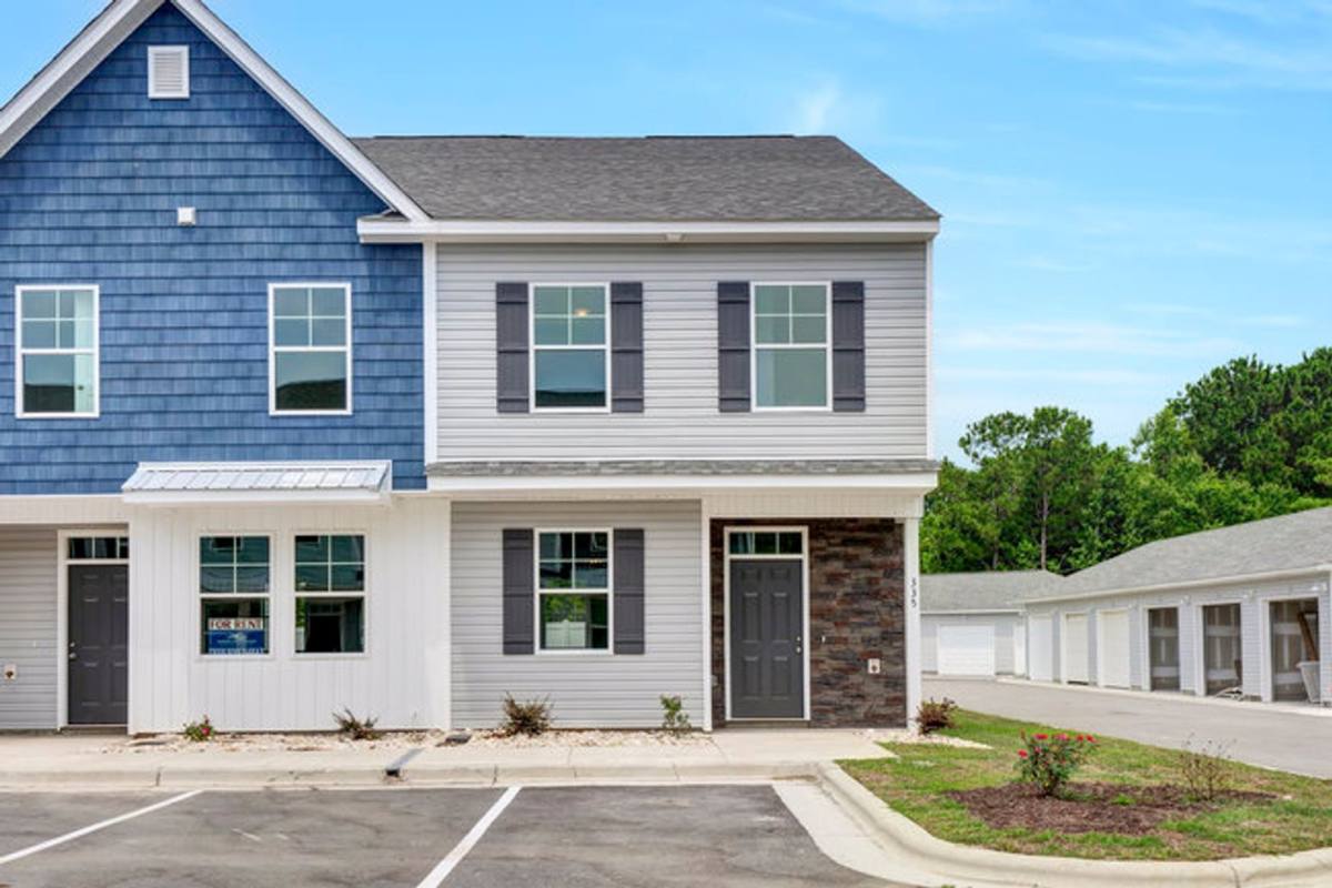 Townhouse for rent at 335 Starfish Lane, Sneads Ferry, NC 28460