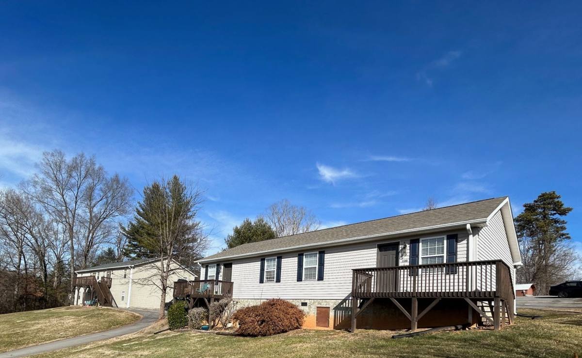 Apartment for rent at 218 B Tf Kirkpatrick Way, Candler, NC 28715