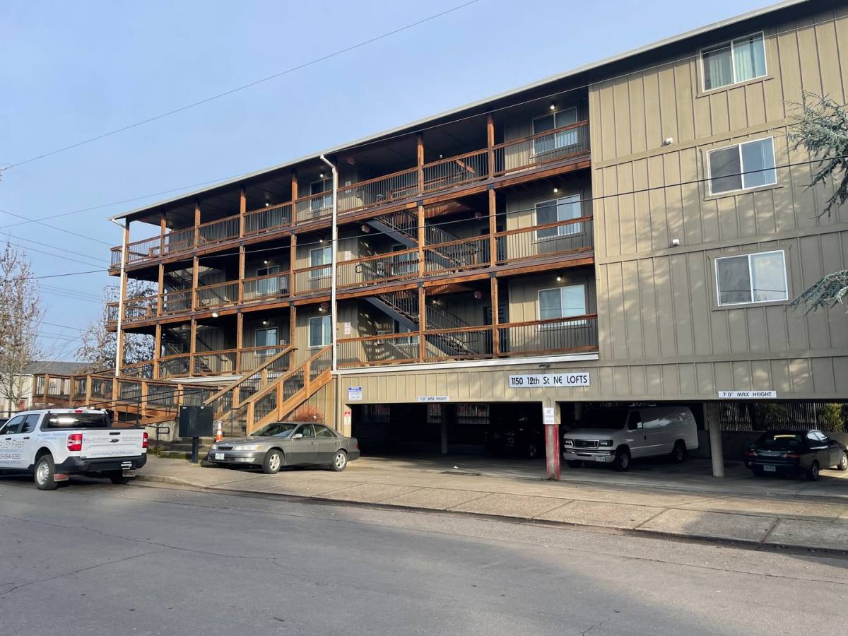 Apartment for rent at 1150 12th St NE, Salem, OR 97301
