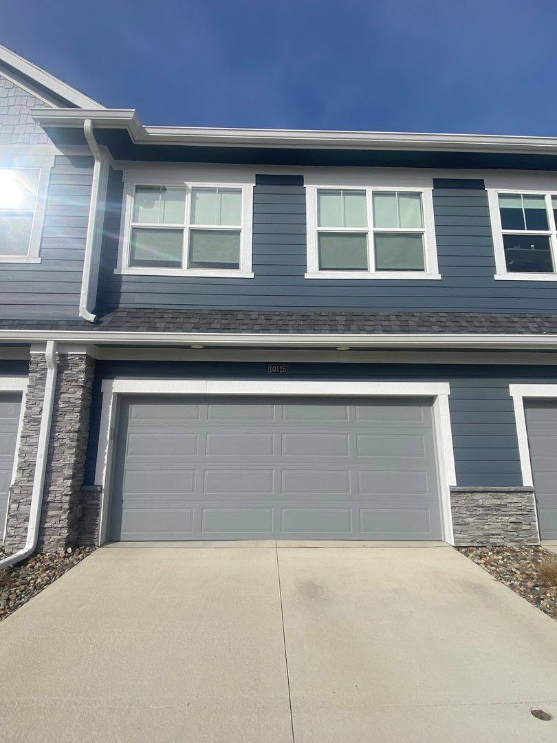 Townhouse for rent at 10101 Stark Dr, West Des Moines, IA 50266