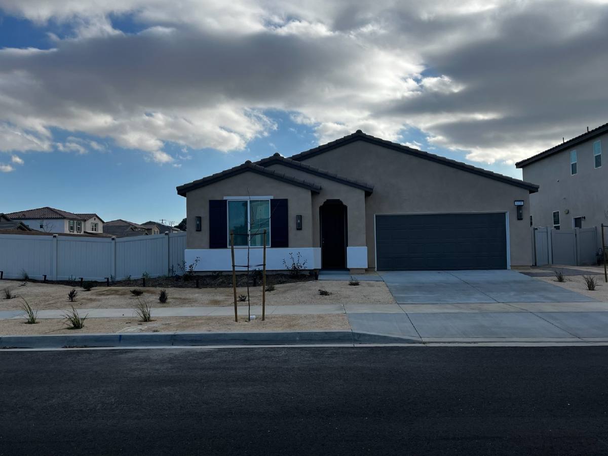 House for rent at 6026 W Ave #J9, Lancaster, CA 93536