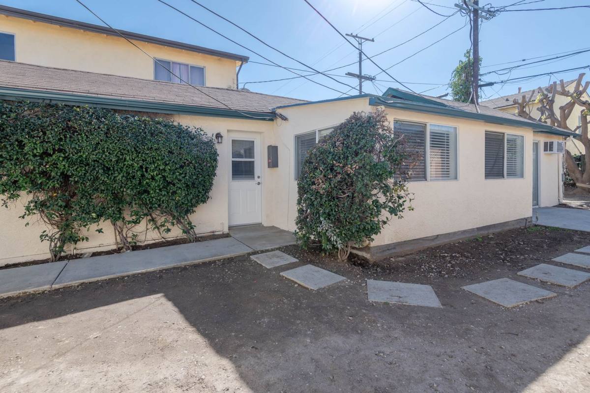 Apartment for rent at 3733 Midvale Ave, Los Angeles, CA 90034