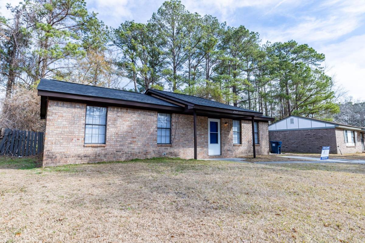 House for rent at 260 Dorchester Manor Blvd, North Charleston, SC 29420
