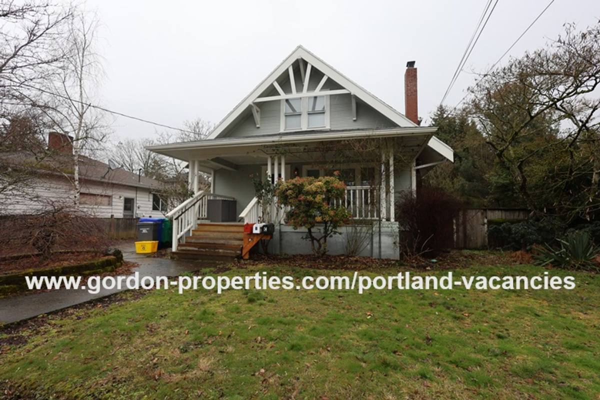 Apartment for rent at 5424 SE 88th Ave, Portland, OR 97266