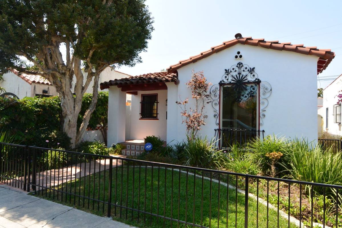 House for rent at 169 Pomona Ave, Long Beach, CA 90803