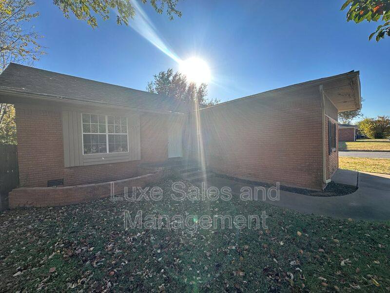 House for rent at 236 NW 85th St, Oklahoma City, OK 73114