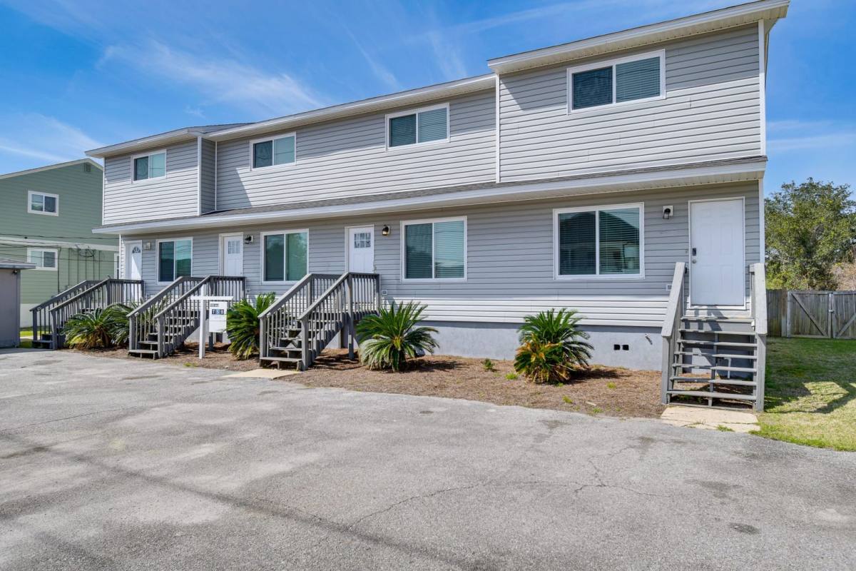 Townhouse for rent at 6213 Don Carlos Dr, Pensacola, FL 32507